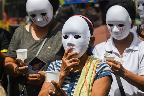 Of 7,000 killed by cops in drug war, PNP opens to DOJ records.
